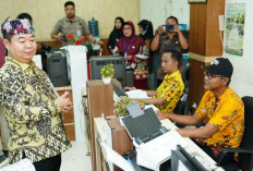 Kunjungi Bangkalan, Dirjen Dukcapil dan Bupati Lukman Hakim Tinjau Pelayanan Adminduk di MPP