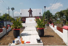 Warga Klakah Lumajang Swadaya  Percantik Monumen Pahlawan Nasional Kapten Suwandak