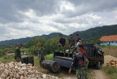 Satgas TMMD Kodim 0827/Sumenep Turunkan Aspal, Jalan di Desa Mandala Akan Segera Bagus