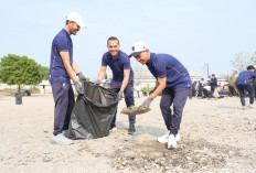 Ratusan Insan PLN Indonesia Power UBP Grati Bersihkan Sampah dari Pembangkit sampai Pesisir Pantai