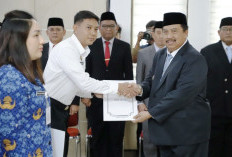 Bupati Warsubi Lantik 23 PNS di Pendopo Jombang, Tekankan ASN Berakhlak dan Berorientasi Pelayanan