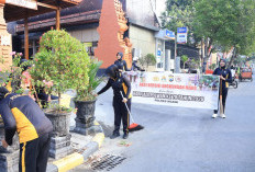 Aksi Bersih Lingkungan Mako Polres Ngawi Semarakkan Hari Jadi Polwan ke-78