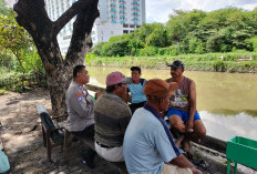 Dekatkan Diri ke Masyarakat, Polsek Wiyung Sosialisasikan Bahaya Main di Sungai dan Call Center 110