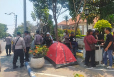 Tuntutan Tak Kunjung Ditindaklanjuti, Aktivis  FRMJ Kemah di Depan Pemkab Jombang
