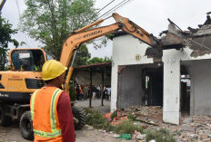 Tunggak Retribusi Ratusan Juta, Pasar Simo Mulyo Surabaya Dibongkar