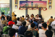 Sinergi Kawal Pembangunan, Kapolsek Sukomanunggal Hadiri Musrenbang di Kantor Kecamatan