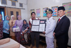 Pimpin Upacara HUT RI, Mas Adi Beri Beri Remisi dan Hadiah buat Bayi yang Lahir di Hari Kemerdekaan