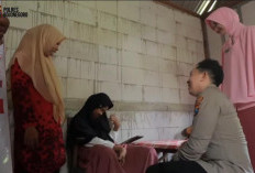 Polres Bojonegoro Beri Bantuan Anak Penyandang Disabilitas