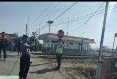 KA Airlangga Temper Motor di Perlintasan Deket Lamongan, Dua Orang Terluka