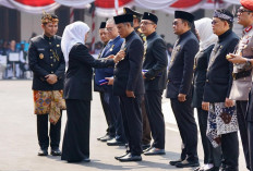 Kawal Bansos Tepat Sasaran, Ketua IKA-PMII Mojokerto Hidayat Terima Lencana Emas Jer Basuki Mawa Beya