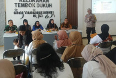 Kawal Generasi Emas, Bhabinkamtibmas Polsek Bubutan Hadiri Penutupan Sekolah Orang Tua Hebat