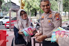 Apresiasi Kesadaran Warga, Polsek Wonocolo Beri Hampers Spesial bagi 12 Pendaftar Pertama Pasang Alarm Gratis