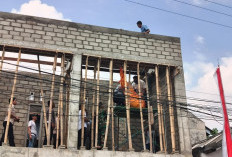 Pekerja Bangunan Tewas Diduga Tersengat Listrik Saat Plester Tembok Lantai 2 di Blitar