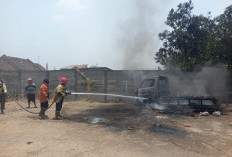 Pikap Ludes Terbakar di Samping SPBU Wringinanom Gresik, Kerugian Rp 100 Juta