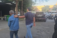 Nekat Gasak Tiang Rambu Dishub di Siang Bolong, Lansia di Surabaya Ditangkap Polisi Usai Viral
