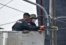 Pemkot Surabaya Bongkar 56 Tiang Utilitas Tak Berizin, Sasar 224 Ruas Jalan