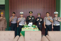 HUT ke-81 TNI, Kapolres Bojonegoro Bawa Kejutan Tumpeng untuk Jajaran TNI