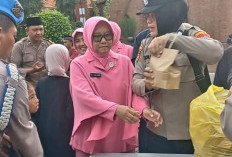 Gandeng Polsek Buduran, Aliansi Jurnalis Sidoarjo Tebar Ratusan Paket Takjil untuk Pengguna Jalan