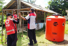 Krisis Air Bersih Pascabanjir Panti PMI Jember Sebar Tandon Air di Tiga Titik