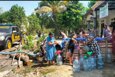 Polres Bojonegoro Salurkan 25 Ribu Liter Air Bersih ke Warga Terdampak Kemarau