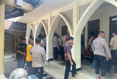 Hangatnya Kebersamaan Polres Kediri Kota Salat Jumat dan Berbagi dengan Warga