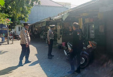 Berikan Rasa Aman, Personel Polsek Gayungan Gelar Patroli KRYD di Pasar Gayungsari