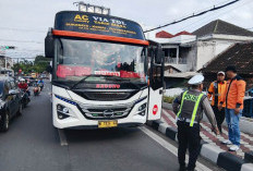 Satlantas Polres Kediri Kota Tindak Dua Bus Pelanggar Marka Lurus