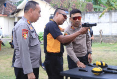 Tingkatkan Profesionalisme, Personel Polres Ngawi Latihan Menembak di Kedunggalar