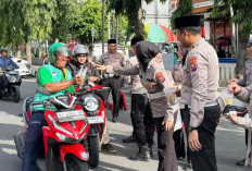 Subditkamsel Ditlantas Polda Jatim dan Satlantas Polres Kediri Kota Berbagi Takjil Ramadan
