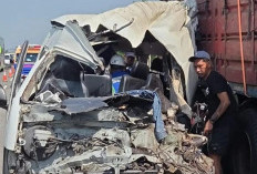 HiAce Rombongan Suporter PSS Sleman Kecelakaan di Tol Madiun, 4 Orang Tewas
