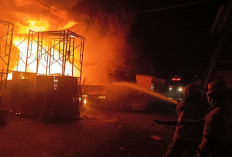 Gudang Barang Pecah Belah di Bubutan Surabaya Terbakar