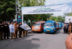 Baznas Gresik Salurkan Bantuan untuk 50 Sopir Angkot, Kampanye Zakat Digelar Keliling Kota