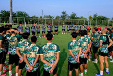 Persebaya Kenang Andie Peci dengan Pita Hitam Saat Jamu PSIS Semarang di Gelora Bung Tomo