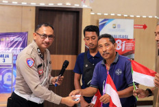Kado Kemerdekaan dari Satlantas Polres Gresik, 17 Warga Kelahiran 17 Agustus Dapat SIM Gratis
