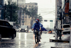 Diterjang Hujan Badai, Inilah Prakiraan Cuaca di Surabaya untuk Seminggu ke Depan