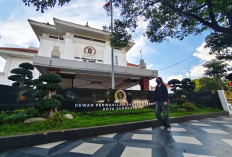 SK Gubernur  Diterima, Ketua DPRD Surabaya yang Baru Dllantik Rabu Besok