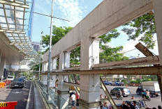 Kembalikan Fungsi Pedestrian, Pemkot Surabaya Bongkar Fasad Eks Toko Nam Jalan Embong Malang