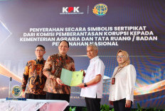 Resmikan Kantor Baru Surabaya II, BPN Jatim Terima Aset Rampasan KPK dan Serahkan 13 Sertipikat Wakaf