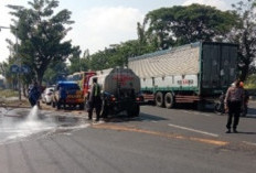 Zat Kimia Tumpah di JLU Lamongan Bikin Jalan Licin, Polisi Gerak Cepat