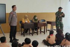 Edukasi Sejak Dini, Bhabinkamtibmas Sukomanunggal Beri Penyuluhan di SD Kemala Bhayangkari