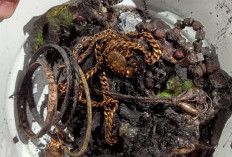 Tangis Haru Bu Suwarjo, Emas 95 Gram Miliknya Ditemukan Menghitam di Puing Kebakaran