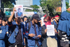 Ribuan Personel Gabungan Diterjunkan Amankan Demo Mahasiswa di Grahadi Surabaya