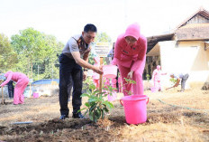 Kapolres Kediri Kota Pimpin Penanaman Pohon Dukung Program ASRI Presiden RI