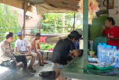 Pererat Silaturahmi, Bhabinkamtibmas Polsek Tandes Dialog Bareng Tokoh Masyarakat di Gadel