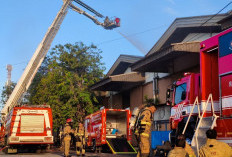 Gudang di Margomulyo Permai Surabaya Terbakar, 23 Unit Damkar Dikerahkan