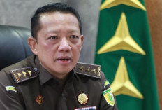 Dulu Pimpin Jampidsus, Kini Febrie Adriansyah Jalani Pemeriksaan sebagai Tersangka di Gedung Bundar