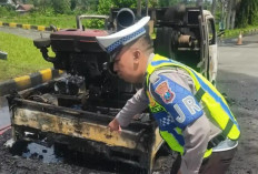 Pikap Bermuatan Mesin Diesel Terbakar di Tol Jomo Jombang, Sopir dan Penumpang Selamat