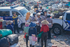Satlantas Polres Jember Tebar Bantuan Sosial di TPA Kertosari dan Panti Attafakur