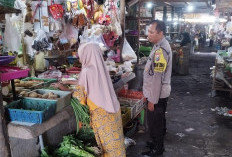 Pastikan Stabilitas Pangan dan Keamanan, Polsek Tandes Masuk Pasar Sosialisasi Call Center 110