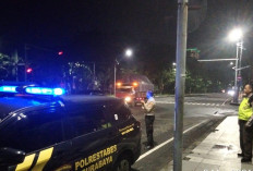 Antisipasi Balap Liar, Polsek Gayungan Gelar Patroli Blue Light di Titik Rawan Frontage Ahmad Yani